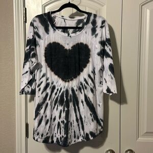 Torrid size 2 heart tie-dye T-shirt. Three-quarter sleeves with curved hem.